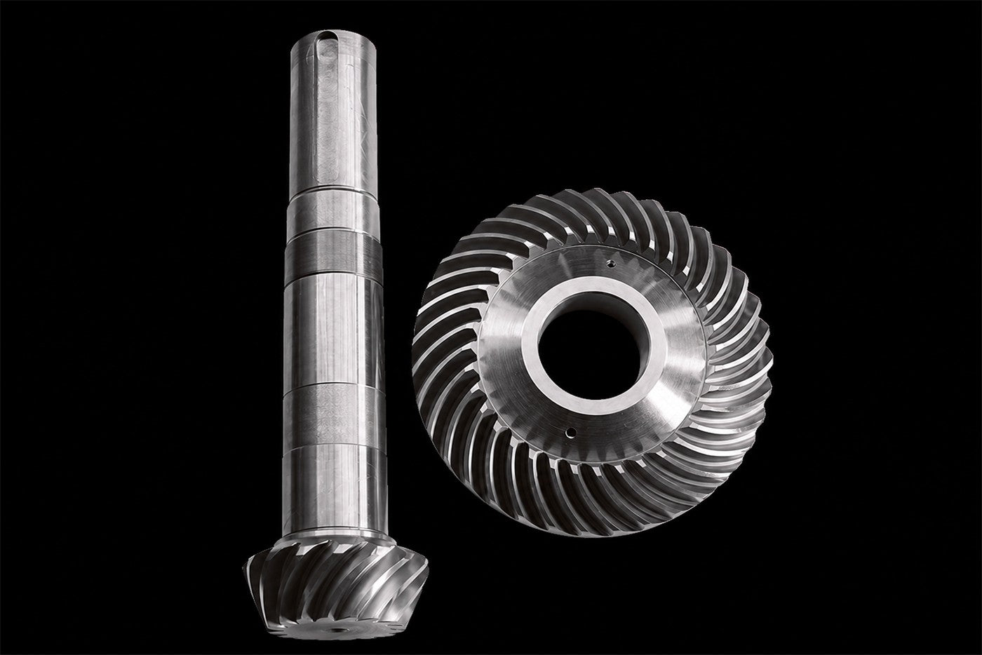 Spiral bevel gear and pinion set for transmission and power transfer assemblies